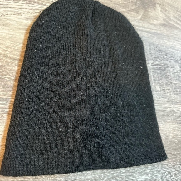 Free when bundle Black beanie - Picture 2 of 5
